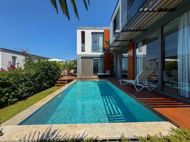 SOĞUCAK'DA PANORAMIK DENIZ MANZARALI MÜSTAKIL ULTRA LÜKS VILLA