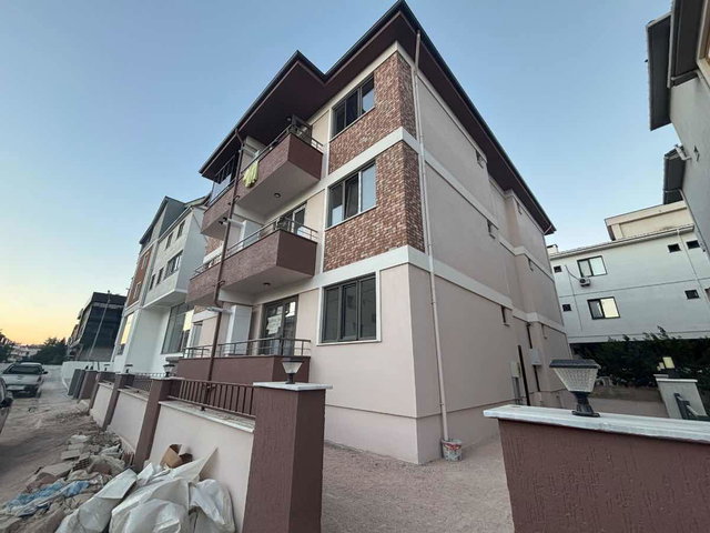BİGA YENIYAKA'DA KIRALIK 2+1 YERDEN ISITMALI YÜKSEK GIRIŞ DAIRE