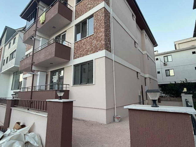 BİGA YENIYAKA'DA KIRALIK 2+1 YERDEN ISITMALI YÜKSEK GIRIŞ DAIRE