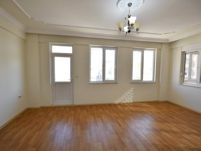 MANAVGAT MERKEZ ÖRNEK MAHALLESİNDE ARAKAT KİRALIK GENIŞ 2+1 DAIRE