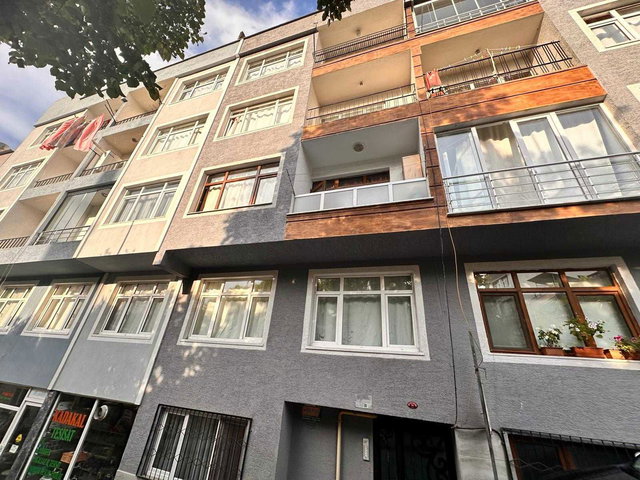 YENİCUMA’DA MEYDANA YÜRÜME MESAFESİNDE BAHÇE KULLANIMLI 3+1 SATILIK DAİRE