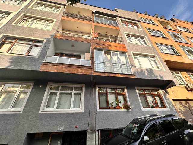 YENİCUMA’DA MEYDANA YÜRÜME MESAFESİNDE BAHÇE KULLANIMLI 3+1 SATILIK DAİRE