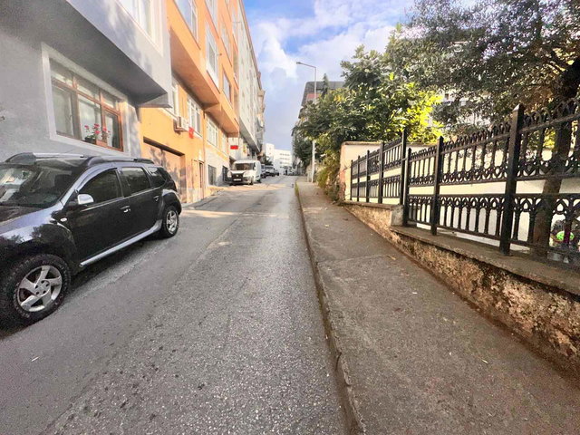 YENİCUMA’DA MEYDANA YÜRÜME MESAFESİNDE BAHÇE KULLANIMLI 3+1 SATILIK DAİRE