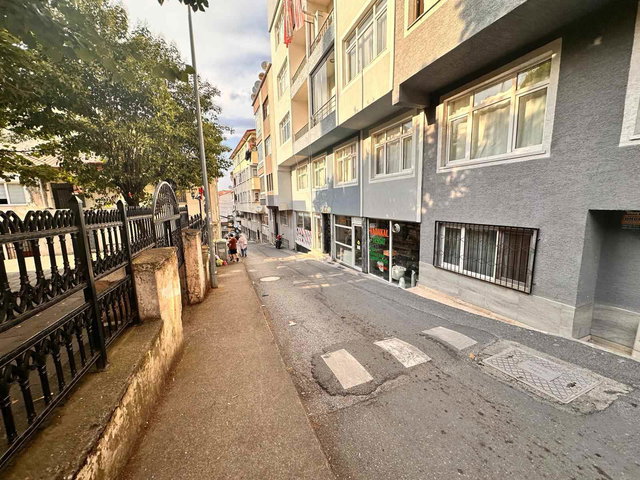 YENİCUMA’DA MEYDANA YÜRÜME MESAFESİNDE BAHÇE KULLANIMLI 3+1 SATILIK DAİRE