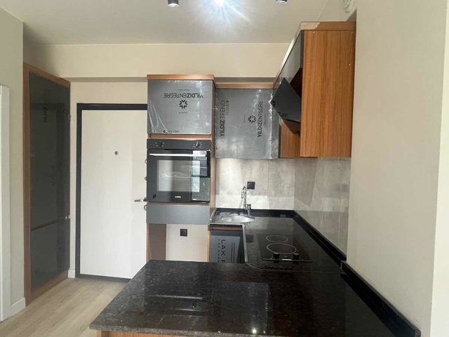 ÇORLU GLORİA REZİDANS'TA BALKONLU 1+1 BAHÇE KATI KİRALIK DAİRE