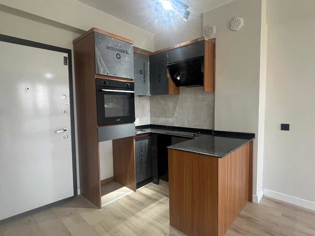 ÇORLU GLORİA REZİDANS'TA BALKONLU 1+1 BAHÇE KATI KİRALIK DAİRE