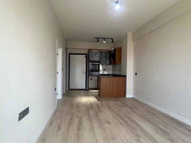 ÇORLU GLORİA REZİDANS'TA BALKONLU 1+1 BAHÇE KATI KİRALIK DAİRE