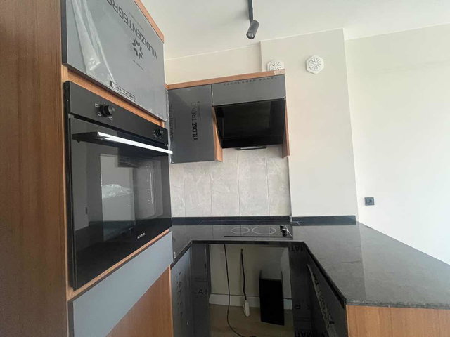 ÇORLU GLORİA REZİDANS'TA BALKONLU 1+1 BAHÇE KATI KİRALIK DAİRE