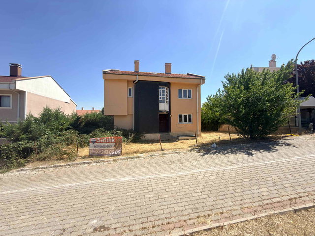 GÖLBAŞI KARŞIYAKADA HAVUZLU 3 KATLI NA TAMAM MÜSTAKİL VİLLA