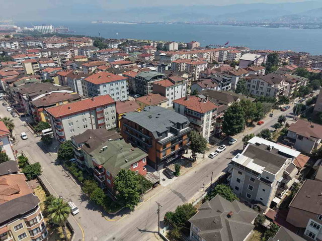 DERİNCE 60 EVLER DE SATILIK ARAKAT SIFIR DAİRE