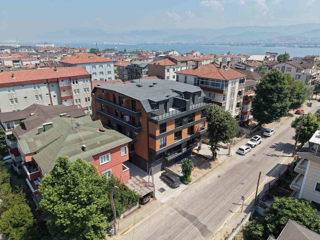 DERİNCE 60 EVLER DE SATILIK ARAKAT SIFIR DAİRE