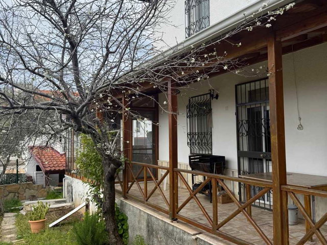 AYVALIK SAHILKENT'TE DENIZ MANZARALI EŞYALI KIRALIK 3+1 VILLA