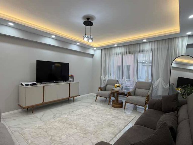 REMAX MAVİ’DEN KORUCUKTA SATILIK GENİŞ 2+1 CAM BALKONLU DAİRE