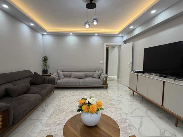 REMAX MAVİ’DEN KORUCUKTA SATILIK GENİŞ 2+1 CAM BALKONLU DAİRE