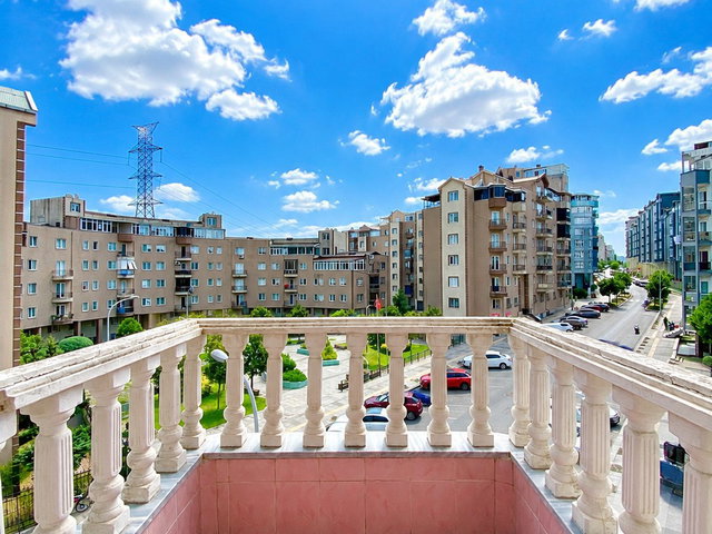 REMAX GALA'DAN BAHÇEŞEHIR BOĞAZKÖYDE ÖNÜ AÇIK GENIŞ FERAH ARA KAT KÖŞE DAIRE