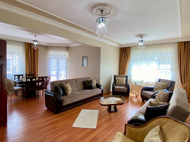 REMAX GALA'DAN BAHÇEŞEHIR BOĞAZKÖYDE ÖNÜ AÇIK GENIŞ FERAH ARA KAT KÖŞE DAIRE