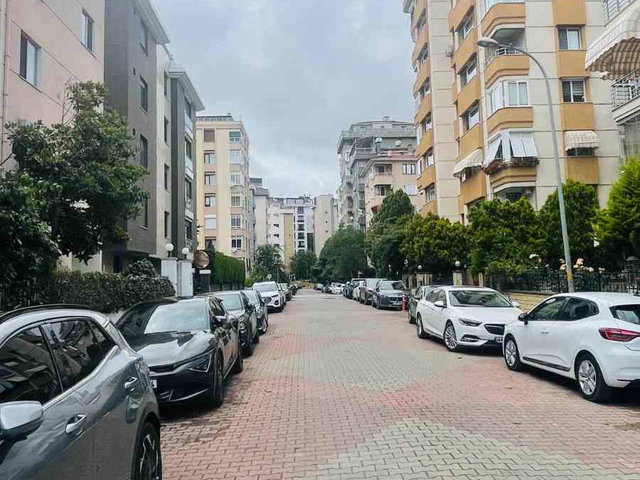 MALTEPE SAHİLE BİRİNCİ PARALEL 3+1 140M2 SİTEİÇİ DAİRE...