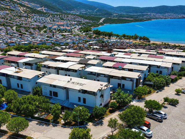 DENİZE SIFIR SİTE İÇİ 2+1 KELEPİR VİLLA