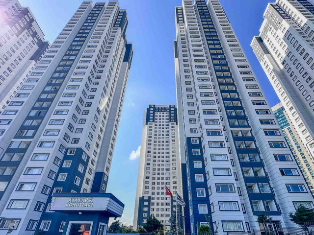 ATAŞEHİR ATAPARK KONUTLARI GOLF CEPHELİ ÖNÜ AÇIK 2,5+1