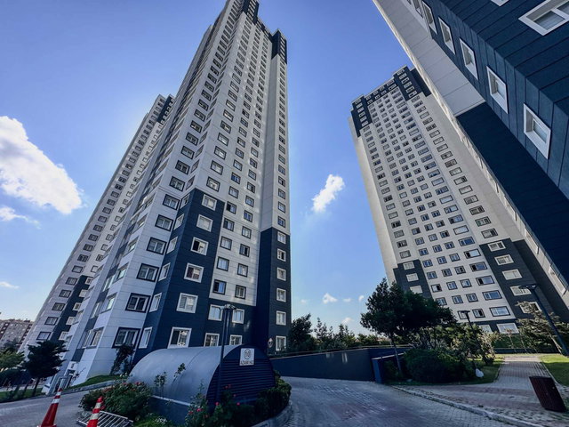 ATAŞEHİR ATAPARK KONUTLARI GOLF CEPHELİ ÖNÜ AÇIK 2,5+1