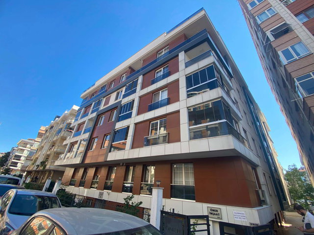 BAĞDAT CADDESİ'NE BİR SOKAK MESAFEDE SATILIK 3+1 DAİRE