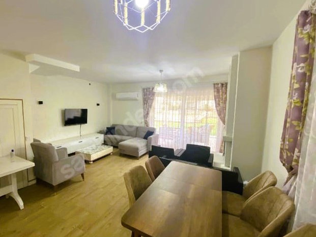 ALAÇATI MERKEZ'E YÜRÜME MESAFE'SINDE ORTAK HAVUZLU SITE IÇI YILLIK KIRALIK VILLA