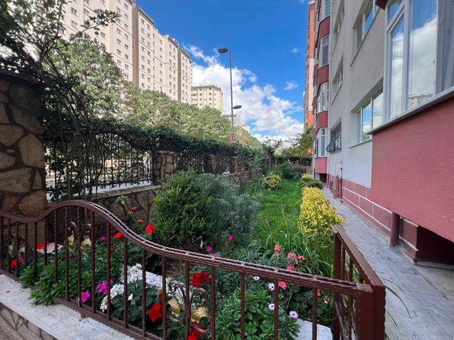 BEYLİKDÜZÜ BARIŞ MAHALLESİ' NDE 8. KAT 3+1 | 145 M² NET | BALKONLU, KREDİYE UYGUN