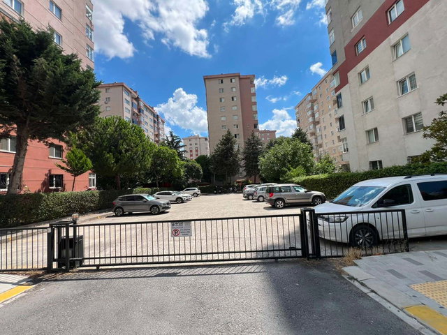 BEYLİKDÜZÜ BARIŞ MAHALLESİ' NDE 8. KAT 3+1 | 145 M² NET | BALKONLU, KREDİYE UYGUN