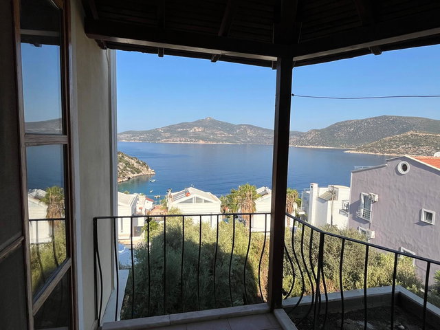 ANTALYA KAŞ’TA 3+1 EŞYALI, BOŞ VE KREDİYE UYGUN 110 M² DAİRE | BALKONLU
