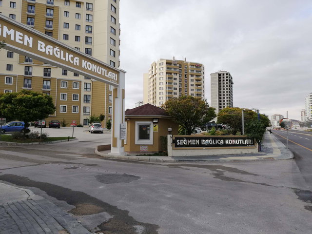 SEĞMEN BAĞLICA'DA GÜVENLİKLİ, YEŞİL ALAN MANZARALI VE ÖNÜ AÇIK