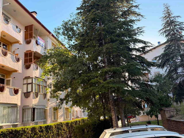 REMAX POINT'TEN MERAM HAVZAN’DA AŞKIN SİTESİ’NDE 2+1