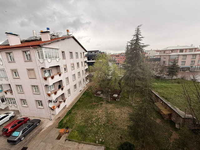 REMAX POINT'TEN MERAM HAVZAN’DA AŞKIN SİTESİ’NDE 2+1