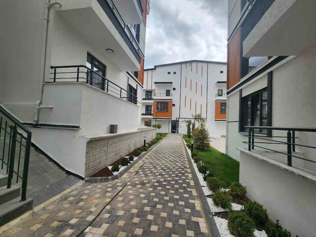 BAŞİSKELE YEŞİLYUT'TA 3+1 ARAKAT KİRALIK DAİRE