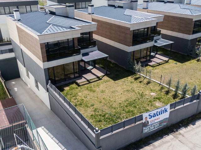 BAĞLICA' NIN EN IYISI 6+1 ASANSÖRLÜ KÖŞE SATILIK VILLA