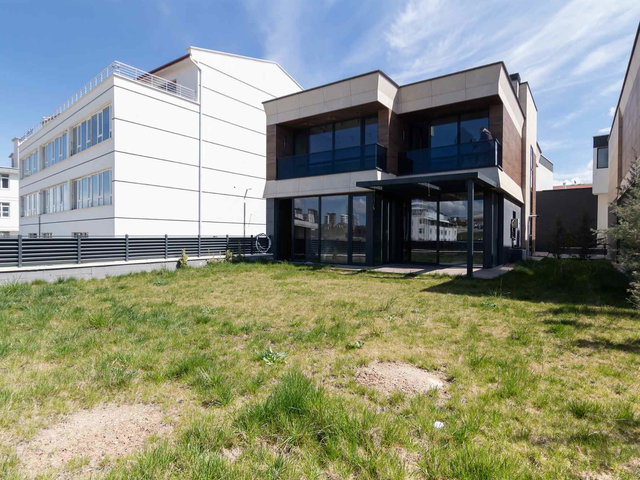 BAĞLICA' NIN EN IYISI 6+1 ASANSÖRLÜ KÖŞE SATILIK VILLA