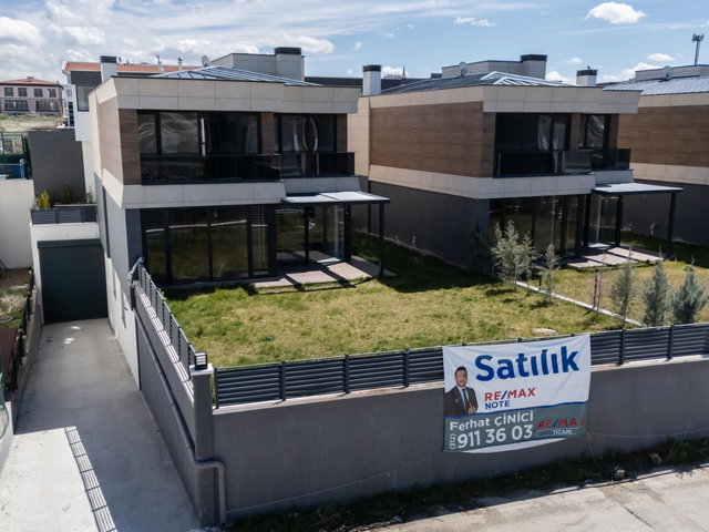 BAĞLICA' NIN EN IYISI 6+1 ASANSÖRLÜ KÖŞE SATILIK VILLA
