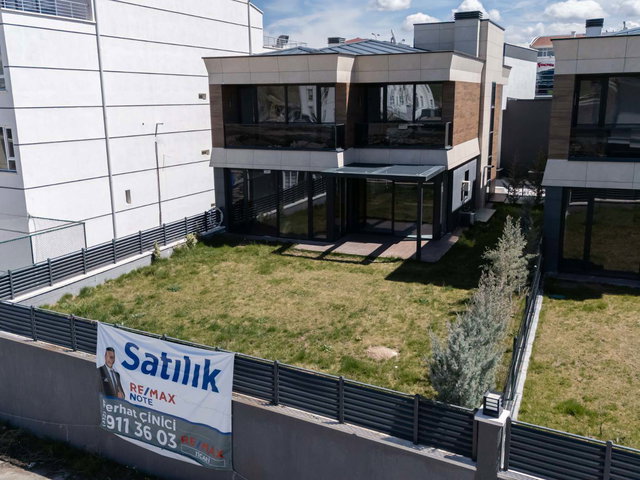 BAĞLICA' NIN EN IYISI 6+1 ASANSÖRLÜ KÖŞE SATILIK VILLA