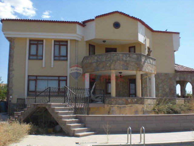 GÖLBAŞI SATILIK 7+1+KAPALI OTOPARK+HAVUZ 5 DÖNÜM ARSA VE VİLLA