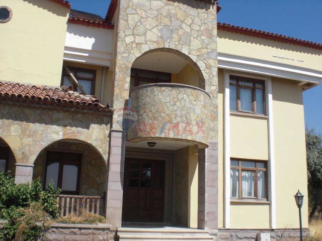 GÖLBAŞI SATILIK 7+1+KAPALI OTOPARK+HAVUZ 5 DÖNÜM ARSA VE VİLLA