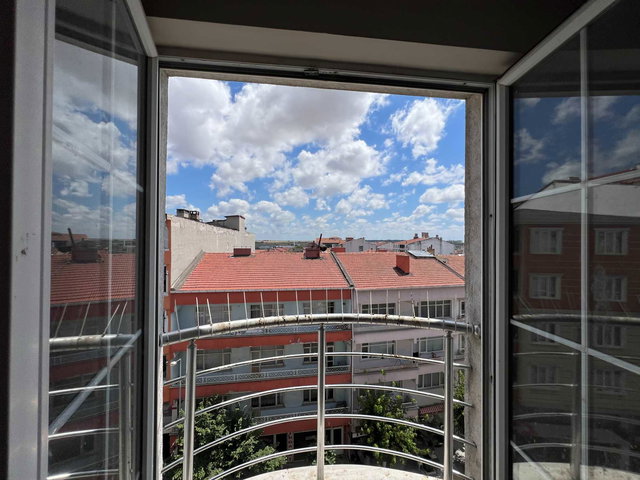 SARAY'DA CADDE ÜZERİNDE SATILIK 3+1 DAİRE