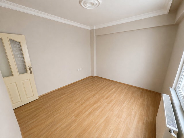 SARAY'DA CADDE ÜZERİNDE SATILIK 3+1 DAİRE
