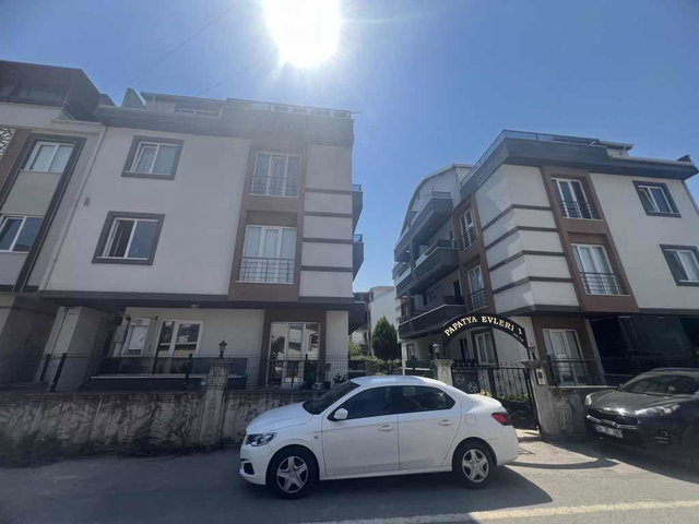KARTEPE’DE SİTE İÇİNDE 3+1 ÇATI KATI | 140 M² BRÜT | BALKONLU | KREDİYE UYGUN