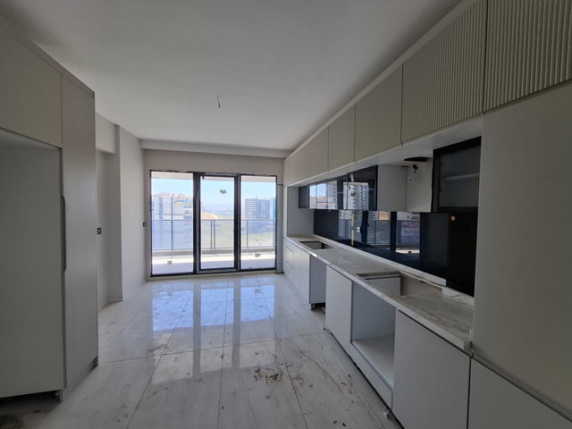 SUSUZ MAHALLESİ AKINCI CADDESİ ÜZERİNDE SATILIK 4+1