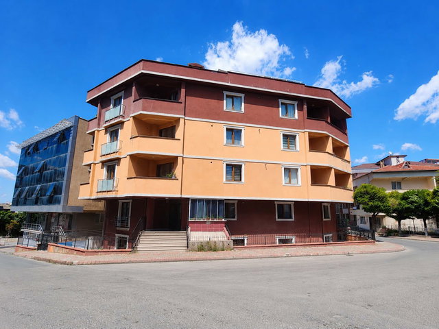 SARIGAZİDE GENİŞ FERAH 2+1 ARAKAT BALKONLU KİRALIK DAİRE