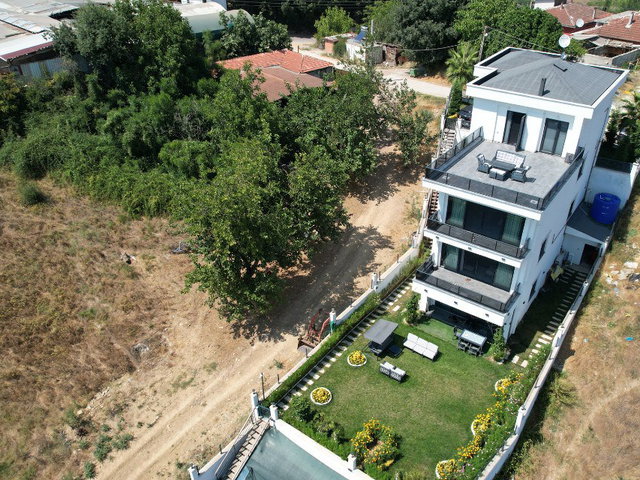 TERMAL AKKÖY'DE SATILIK ULUSLARARASI STANDARTLARDA 4 KATLI VILLA