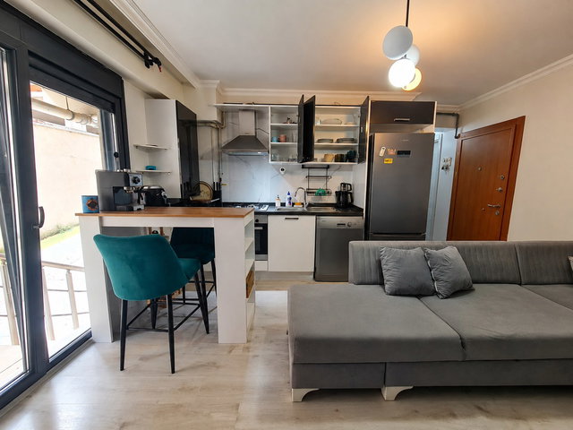 ACIBADEM'DE EMSALSIZ 1+1 KIRALIK FULL EŞYALI DAIRE
