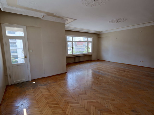 ŞEMSETTIN GÜNALTAY CD ÜZERINDE SATILIK 4+1 DAIRE 200 M2