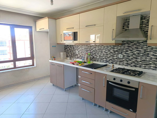 YEŞİLOVA’DA 3+1 125M2 EVEBEYN BANYOLU ASANSÖRLÜ KIRALIK