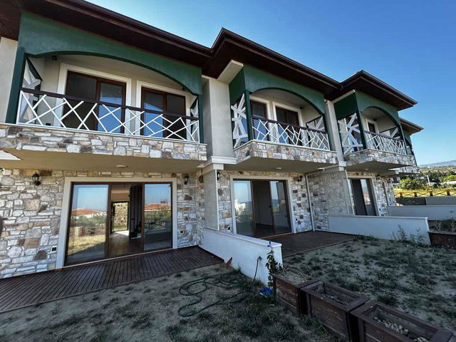 ŞARKÖY’DE, SIFIR DENİZ MANZARALI 3+1 VİLLA | 3 BANYO | KAT MÜLKİYETLİ TAPU