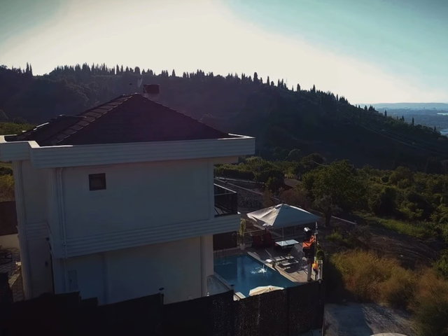 KARAMÜRSEL’DE 2024 YAPIMI 4+1 TRİPLEX VİLLA | YERDEN ISITMA, 3 BANYO, KREDİYE UYGUN